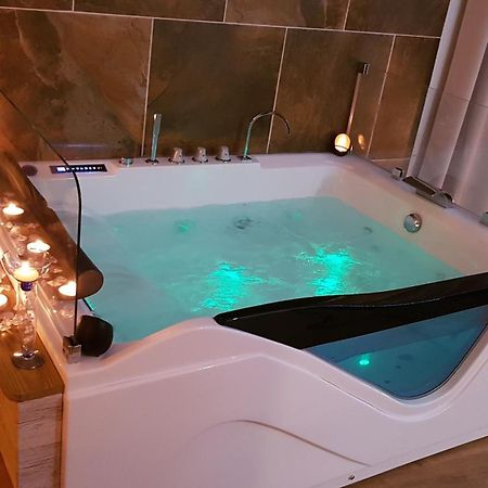 Love Room Jaccuzi Puisserguier Экстерьер фото