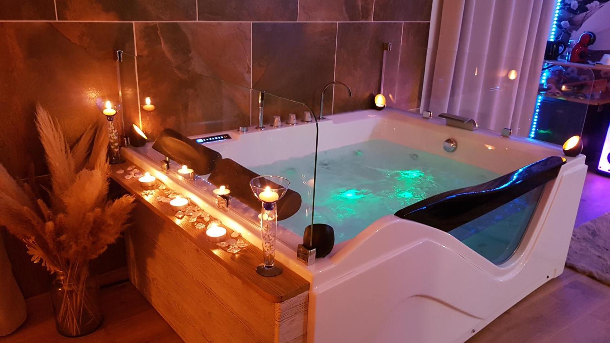 Love Room Jaccuzi Puisserguier Экстерьер фото