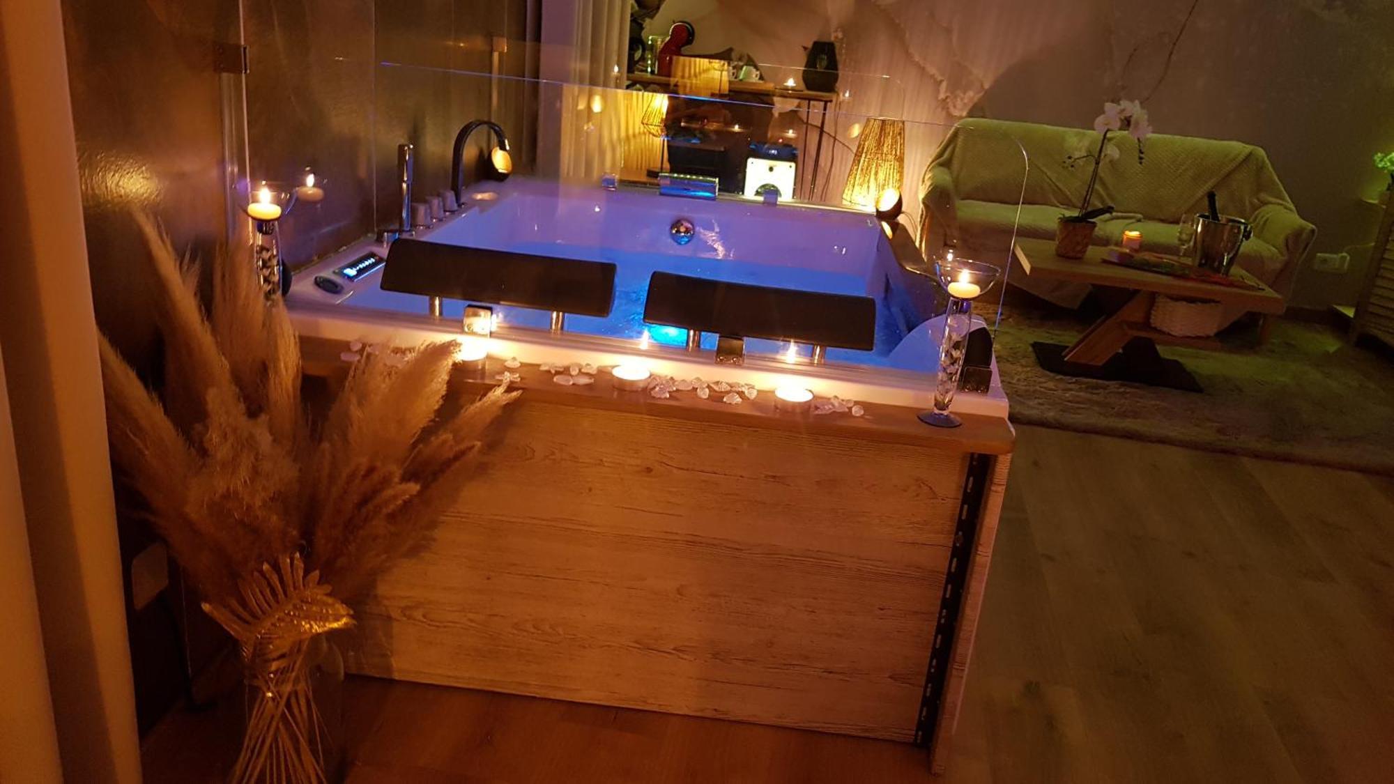 Love Room Jaccuzi Puisserguier Экстерьер фото
