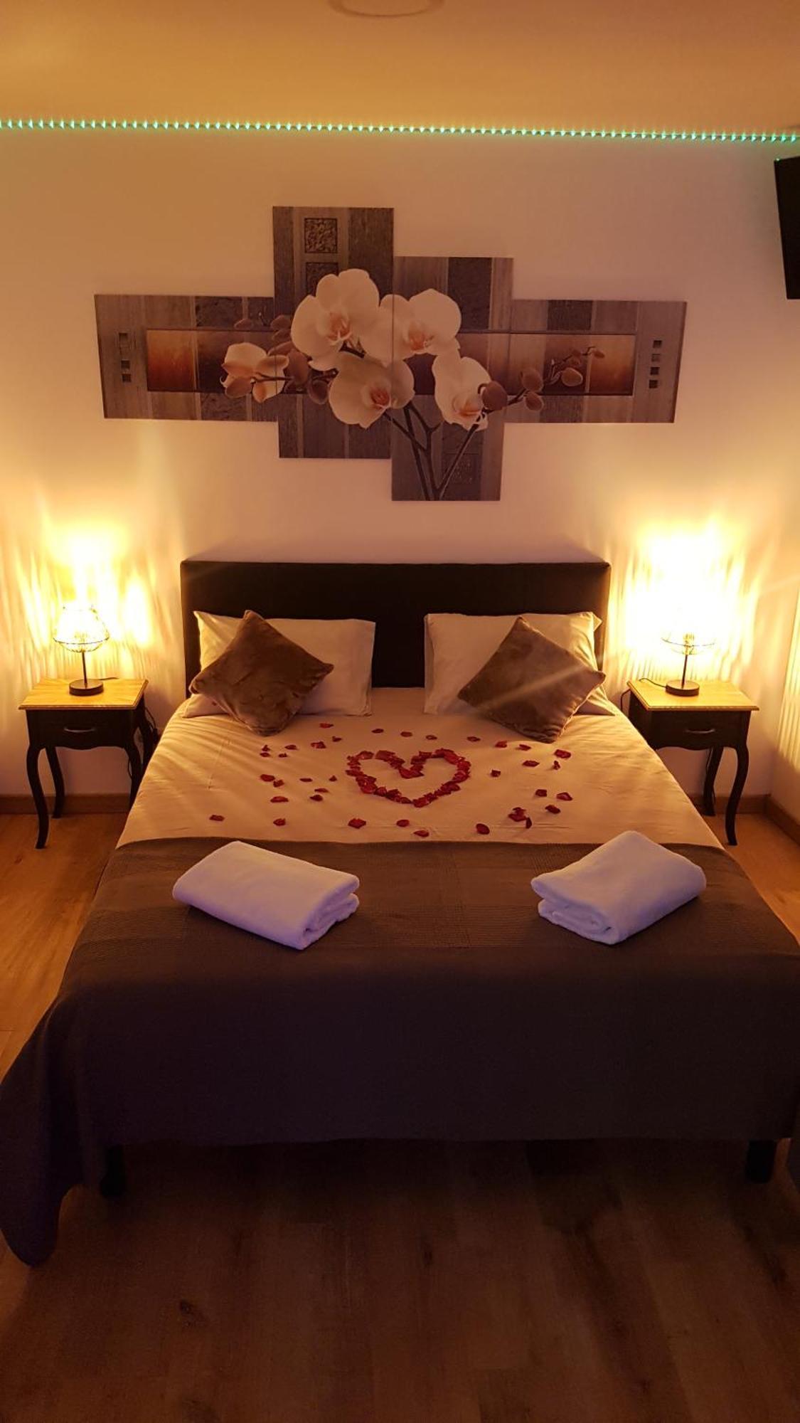 Love Room Jaccuzi Puisserguier Экстерьер фото